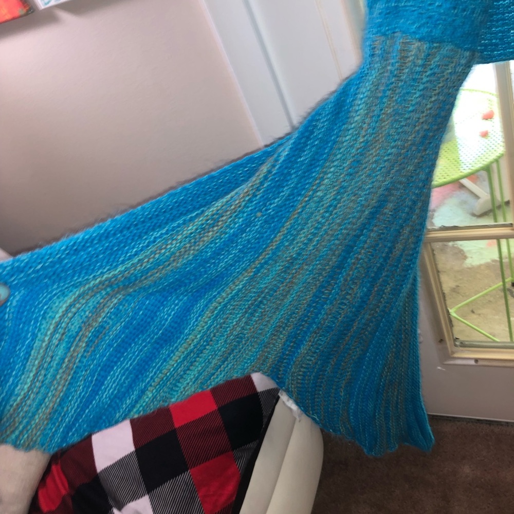 Blue tone mermaid blanket